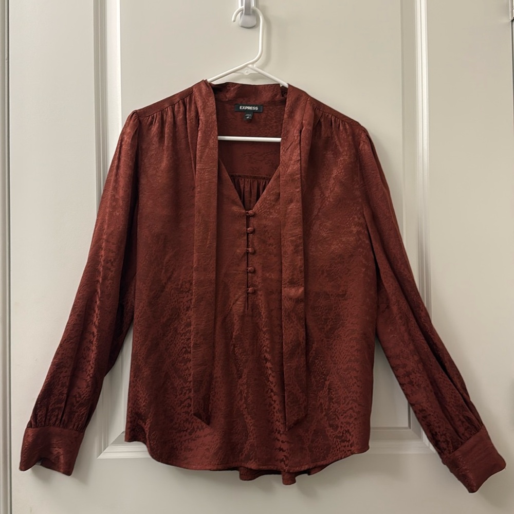 Burgundy Satin Tie-Neck Blouse – Elegant Jacquard Design